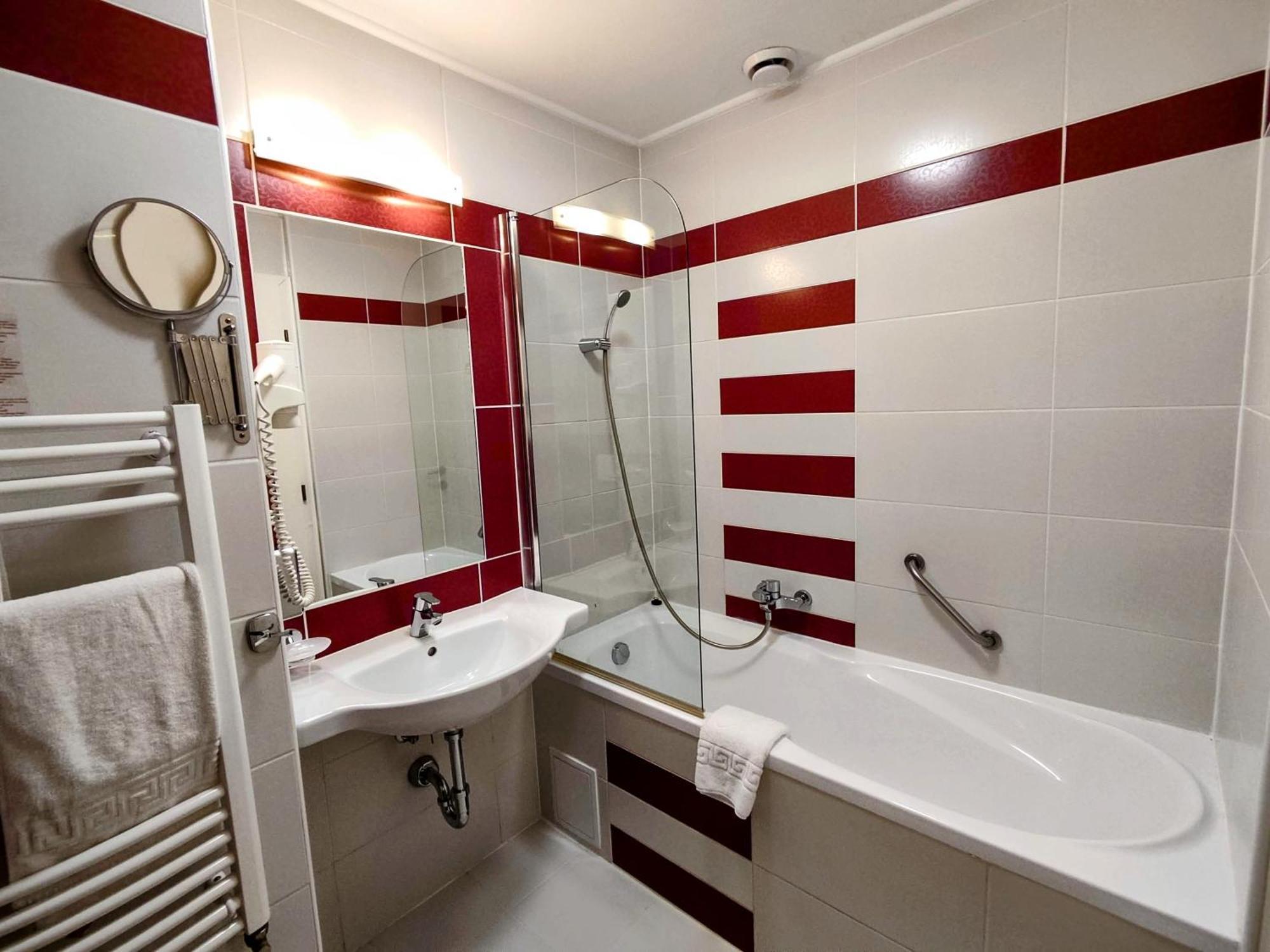 Calimbra Wellness Hotel Superior ミシュコルツ エクステリア 写真