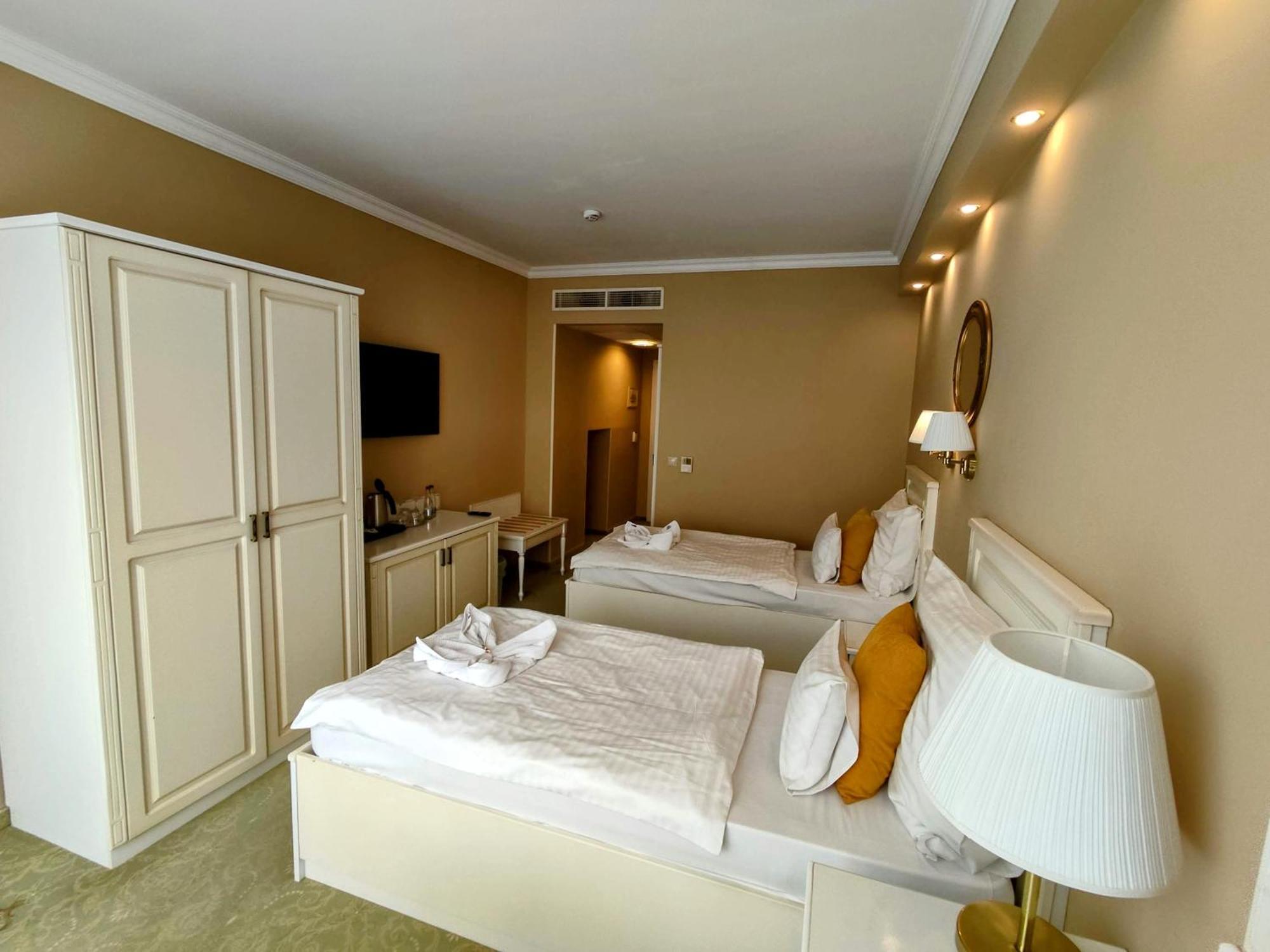 Calimbra Wellness Hotel Superior ミシュコルツ エクステリア 写真