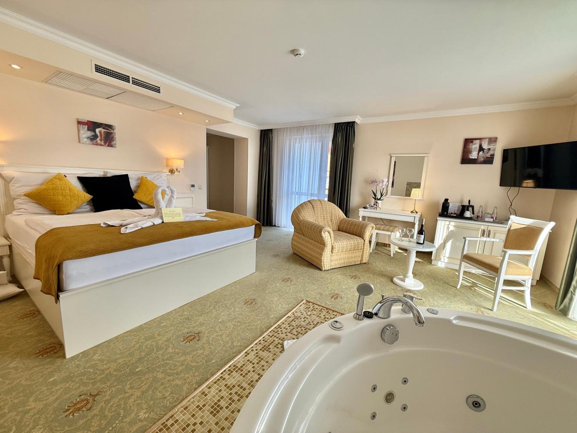Calimbra Wellness Hotel Superior ミシュコルツ エクステリア 写真
