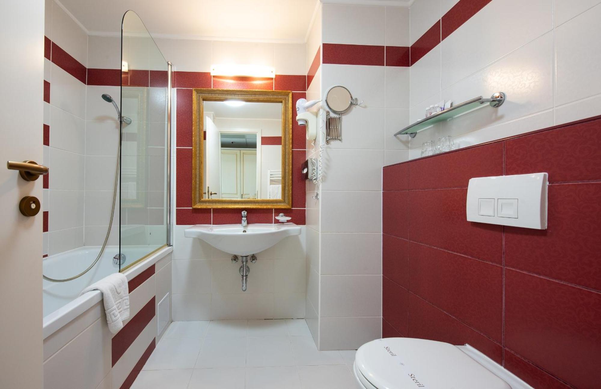 Calimbra Wellness Hotel Superior ミシュコルツ エクステリア 写真